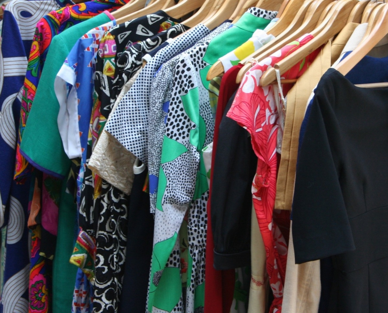 ecommerce-AUVARE-min_dresses_apparel_clothing_clothes_clothes_hangers_wooden_hangers_retail_shop_closet-1149845